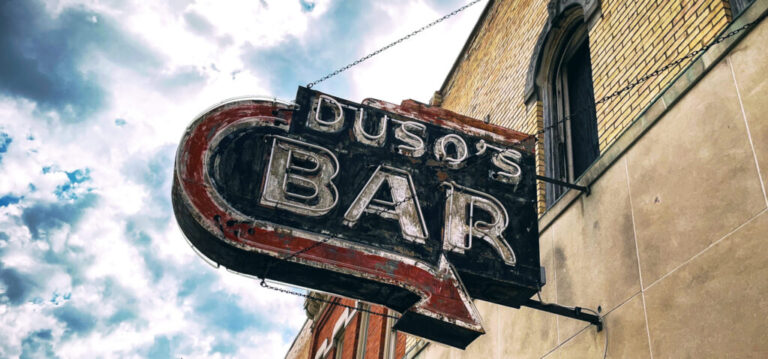 dusosign scaled 1 1024x478 1 768x359